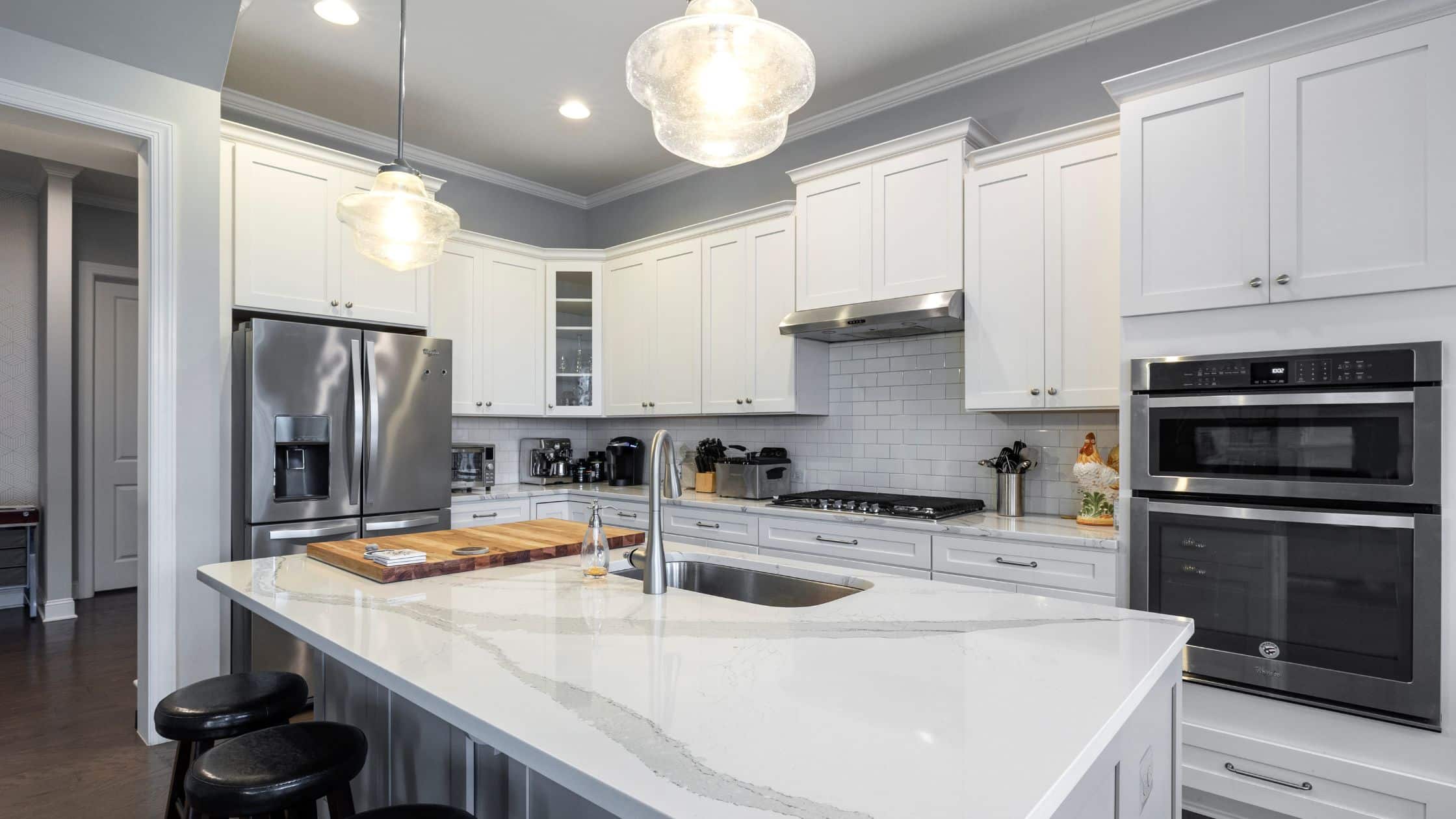 how to save money on quartz countertops in Milwaukee